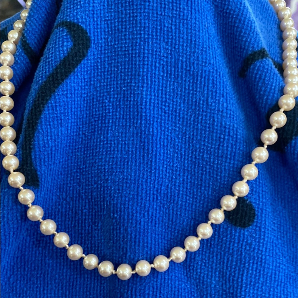 Elegant Cream Pearl Necklace with matching earrings